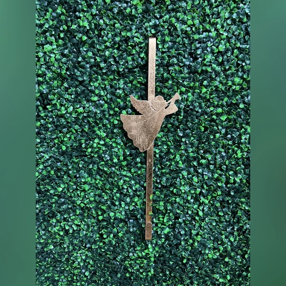 UNBRANDED | Holiday Wreath Holder
